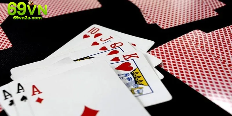Thùng phá sảnh là gì trong poker – Tay bài gồm 5 lá liên tiếp cùng chất